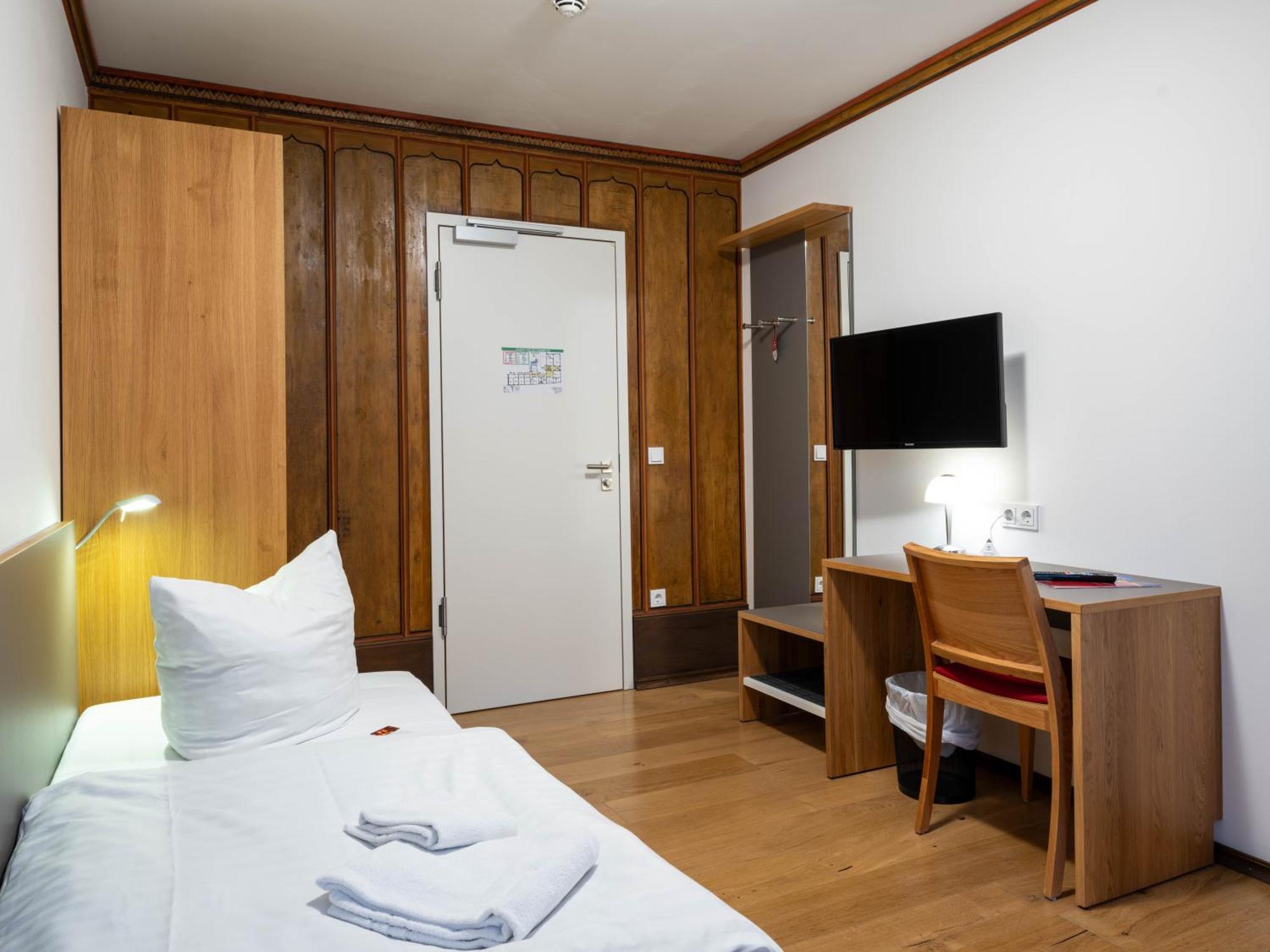 Gaestehaus Nikolai Эрфурт Экстерьер фото